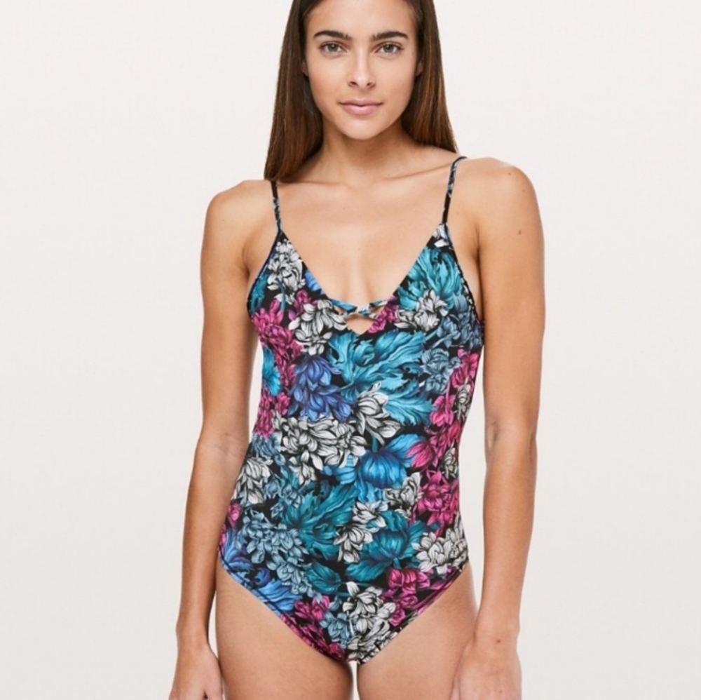 Lululemon shoreline One Piece bathing suit